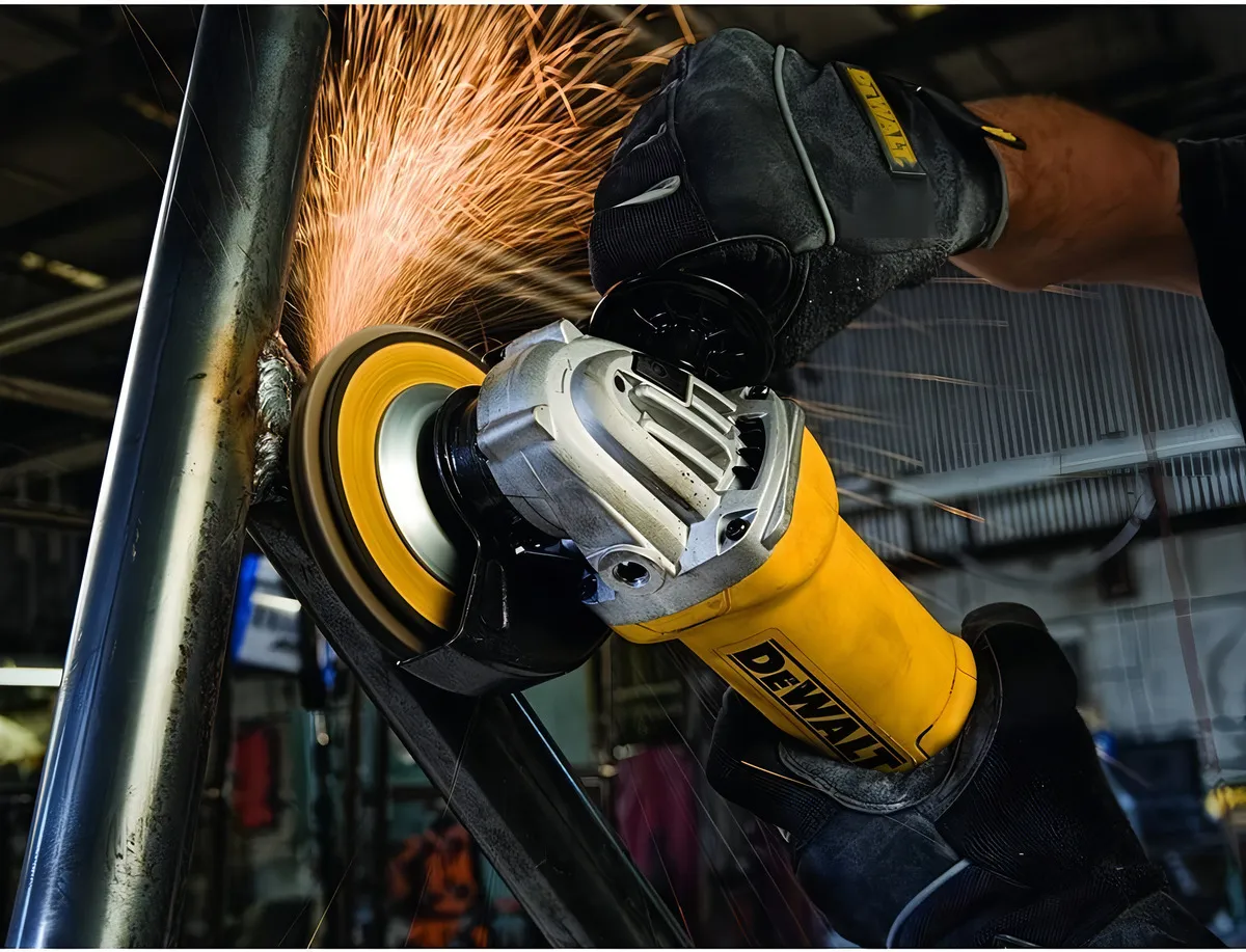 PULIDORA INDUSTRIAL 4-1-2" 1.200W - 11.000RPM (DWE4212-B3) DEWALT - Vista 3