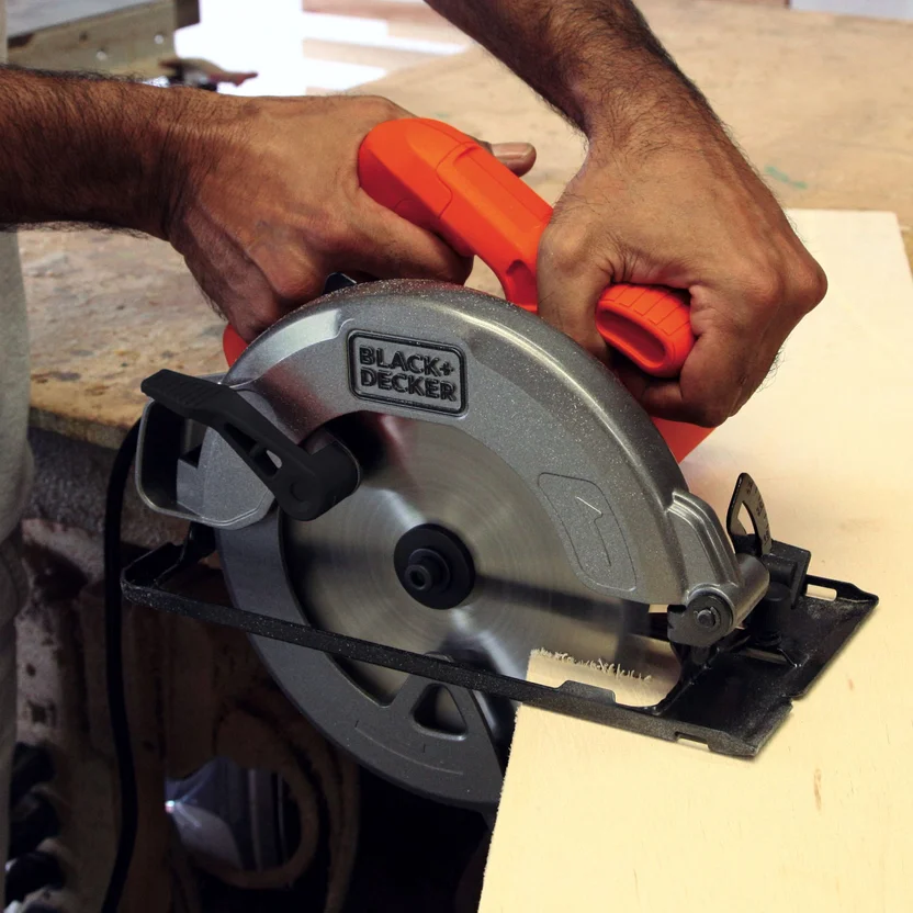 SIERRA CIRCULAR 7-1-4" 1400W (CS1004-B3) BLACK&DECKER - Vista 3