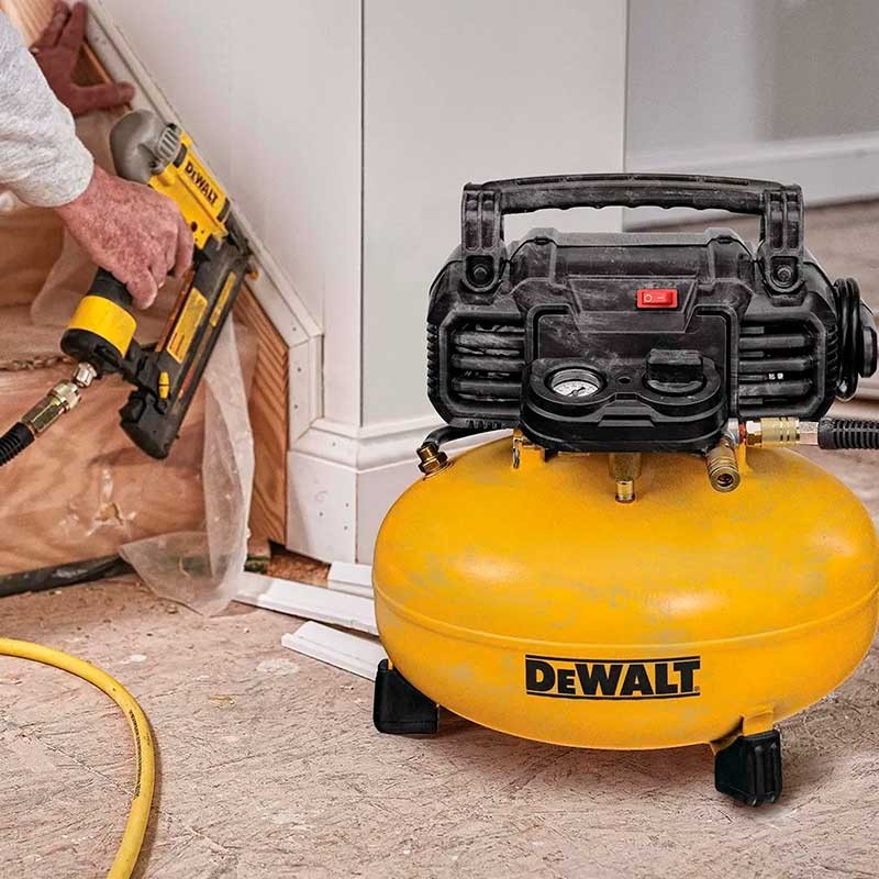 COMPRESOR DE AIRE 6GL - 1.5HP - 150PSI (D2002M-WK) DEWALT - Vista 5
